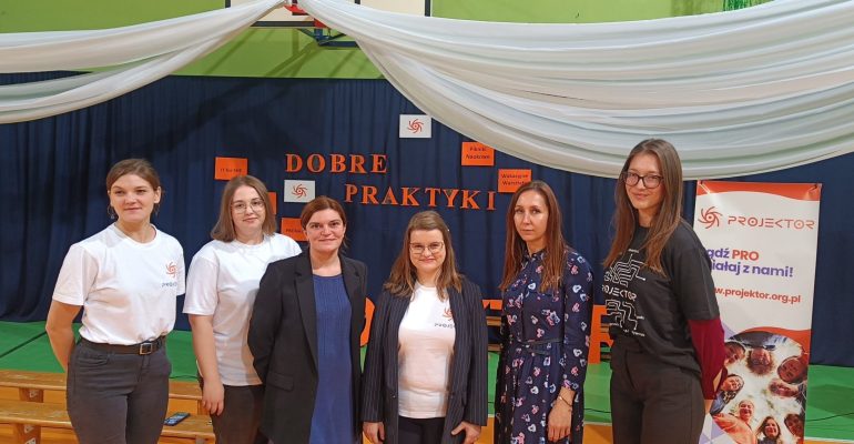 Projektor .dobrzelów